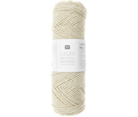 Découvrez la Pelote de Laine et Soie Luxury Natural Silk Blend de Rico Design : Douceur et Luxe pour Vos Créations Estivales