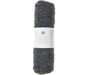 Découvrez la Pelote de Laine et Soie Luxury Natural Silk Blend de Rico Design : Douceur et Luxe pour Vos Créations Estivales