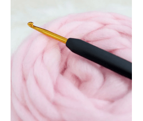 Crochet en aluminium doré avec poignée souple N° 2 à N°6 - Knitpro