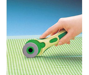 Cutter Rotatif Clover 45 mm – Précision et Confort pour la Coupe des Tissus