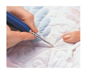 Poinçon avec Petite Bille - Clover – Précision et Finesse pour tous vos Travaux de Couture
