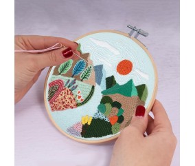 Kit de Broderie "Mountain View" avec Cercle en Bois de 15 cm – Trimits