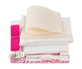 Kits Pochette Crochets – Com’1 Idée | Pochette de rangement à coudre | Tissu Liberty | Made in France | Niveau intermédiaire
