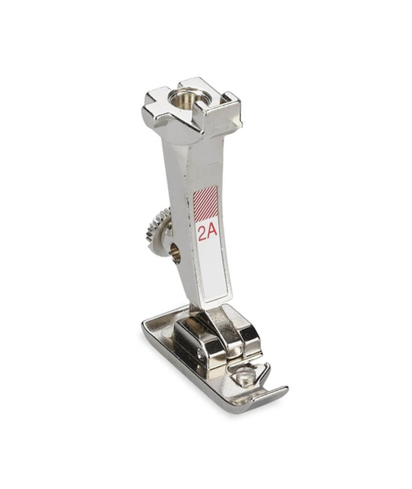 Pied pour surjet N°2A pour machine électronique Bernina : l’accessoire indispensable pour des finitions professionnelles
