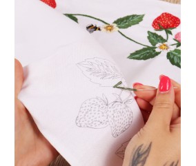 Kit de chemin de table à broder - Fraises - 40 x 100 cm - Trimits