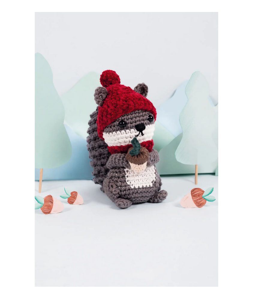 Kit Crochet Écureuil Gourmand – DMC : kit complet pour réaliser un amigurumi craquant et plein de douceur