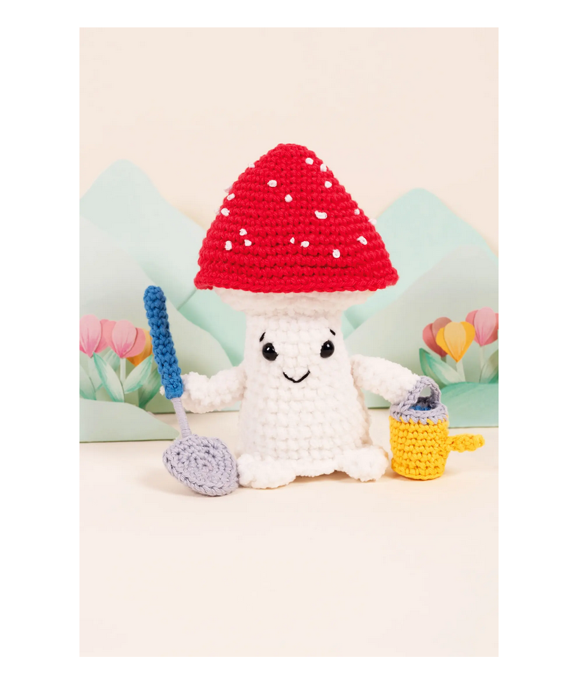 Kit Crochet Champignon Jardinier – DMC  kit complet et adorable pour créer votre petit champignon au crochet