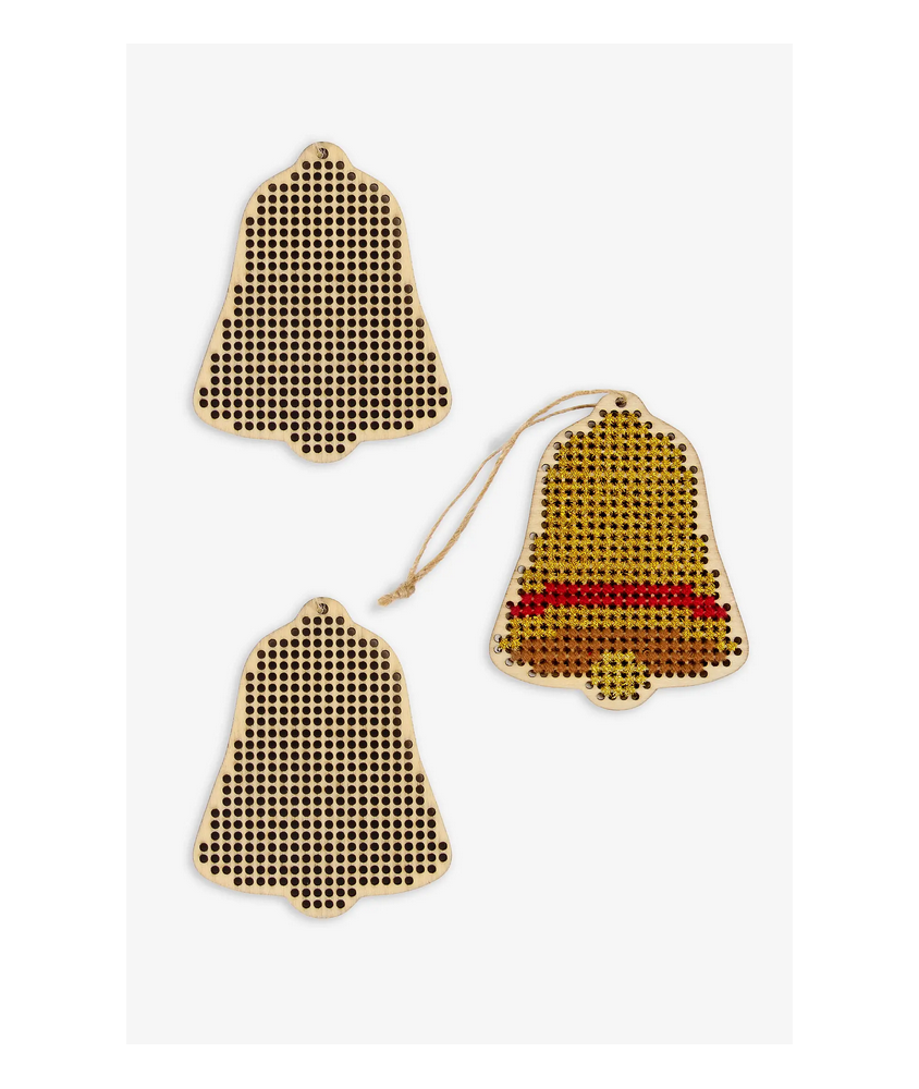 Lot de 3 cloches en bois perforées à broder - DMC