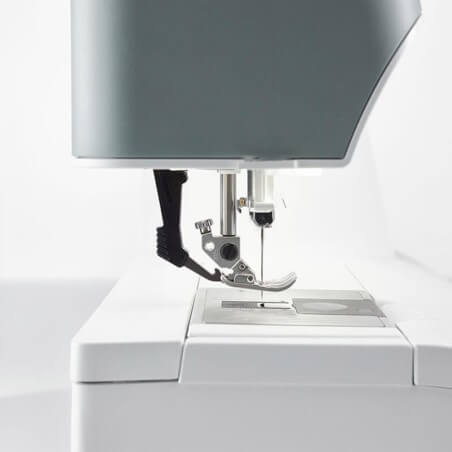 PFAFF Quilt Expression 720 - système IDT et pied-de-biche