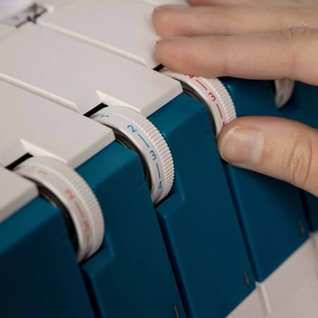 Surjeteuse PFAFF Admire Air 5000 - passages de fil et tensions intégrées