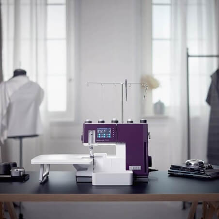 Surjeteuse PFAFF Admire Air 7000 avec sa table de rallonge