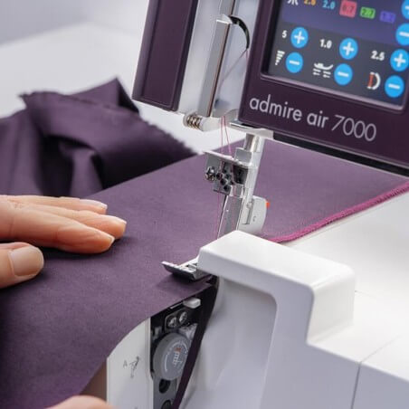 Surjeteuse PFAFF Admire Air 7000 - couture d'un surjet