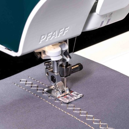 PFAFF Performance Icon - système IDT amélioré et points décoratifs