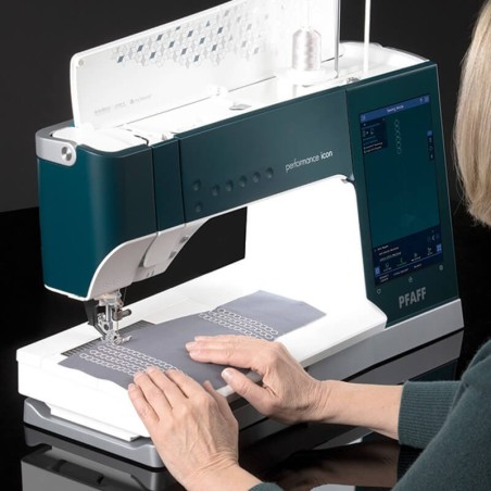 PFAFF Performance Icon - espace de couture de 310 mm