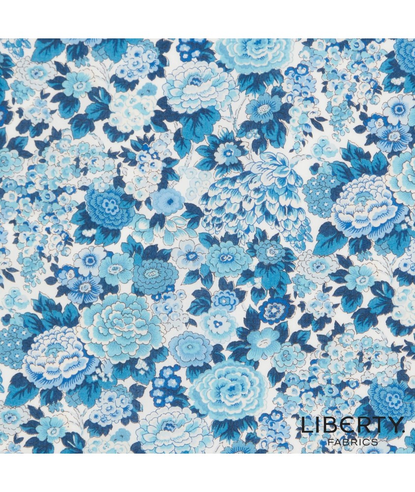 Tissu coton Liberty motif floral dense, camaïeu de fleurs bleues