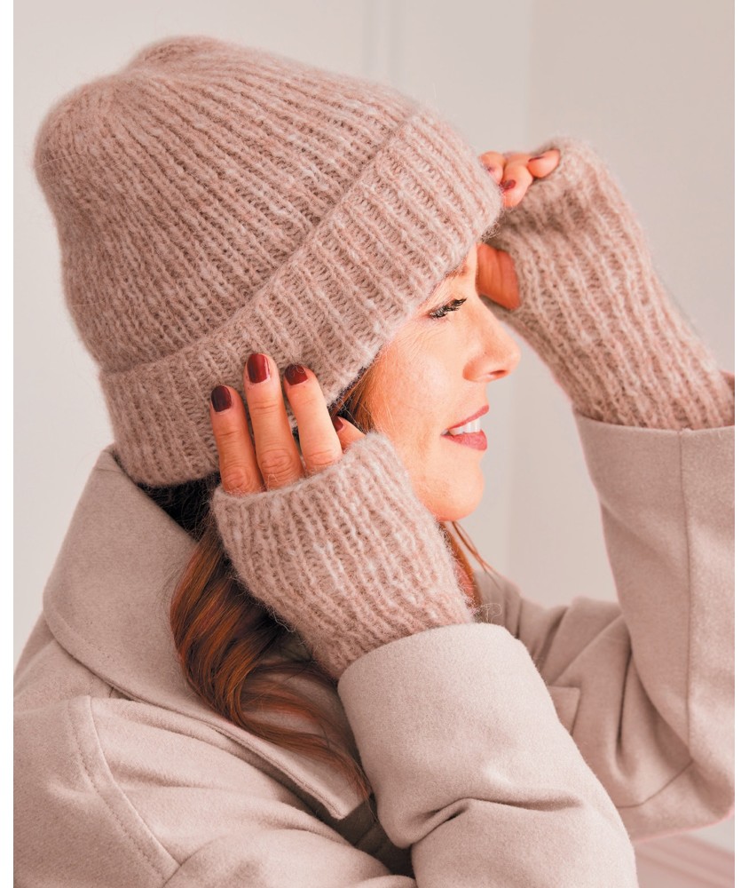 Bonnet et mitaines STEPHALINE Phildar - patron tricot femme PDF (photo du modèle porté)