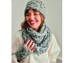 Ensemble CAMILLE echarpe bonnet mitaines Phildar - patron tricot PDF (photo du modèle porté)