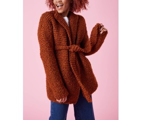 Gilet ALICIA Pingouin - patron tricot femme PDF (photo du modèle porté)