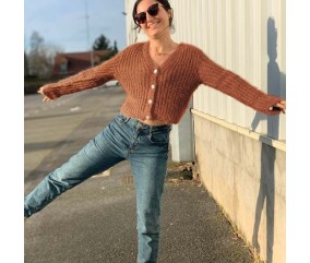 Gilet LEONIE Pingouin - patron tricot femme PDF (photo du modèle porté)