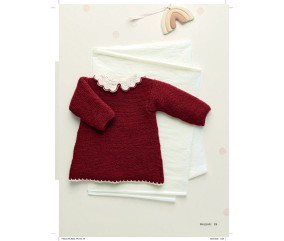 Catalogue Phildar n°281 Layette et Enfant Tricot Automne/Hiver 2026-2027 - robe bébé bordeaux en Phil Mérinos 3,5
