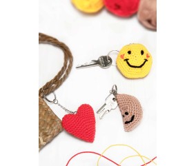 E-MODELE - PORTE-CLÉS CŒUR, SMILEY ET BISCUIT PORTE-BONHEUR AU CROCHET - GRÜNDL