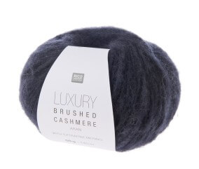 Laine Rico Design Luxury Brushed Cashmere aran coloris 05 Marine Foncé - échantillon tricoté
