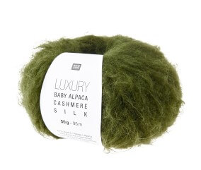 Laine Rico Design Luxury Baby Alpaca Cashmere Silk coloris 05 Olive - échantillon tricoté