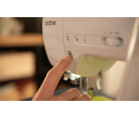 Machine à coudre Brother Innov-is A16 - couture sans pédale avec la touche marche-arrêt