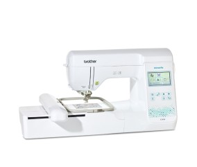 Machine à broder Brother Innov-is F540E - vue de trois quarts