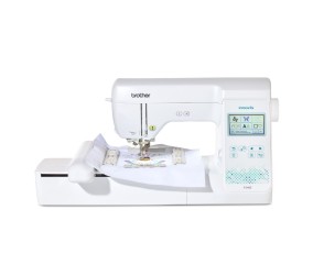 Machine à broder Brother Innov-is F540E - broderie en cours avec un cadre magnétique