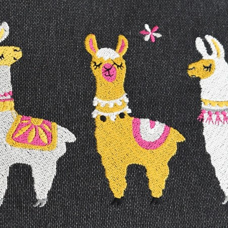 Motif lamas brodé avec la Brother Innov-is NV880E