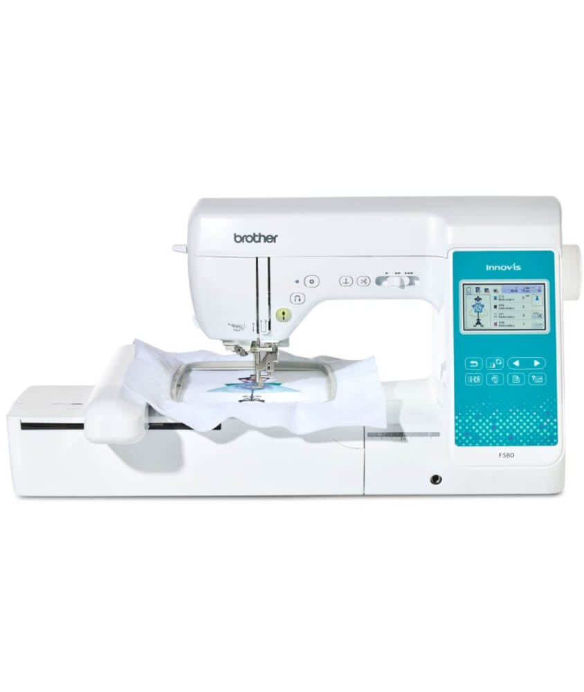 Machine à coudre et à broder Brother Innov-is F580 - vue de face en mode broderie