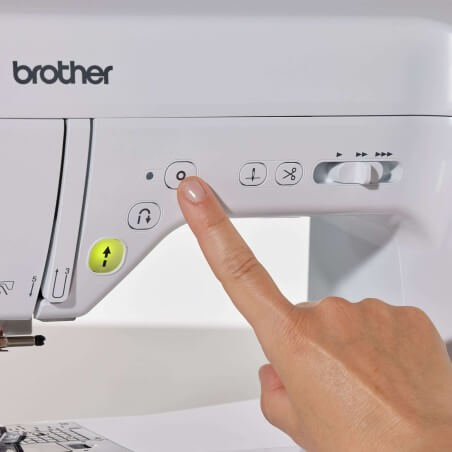 Touches coupe-fil et marche arrêt de la Brother Innov-is F580
