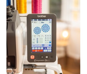 Machine à broder semi-professionnelle Brother PR1X - écran tactile couleur de 17,8 cm avec un motif