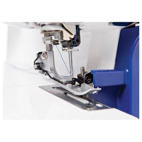 Pied presseur, aiguilles et couteau de la surjeteuse Brother 4234D