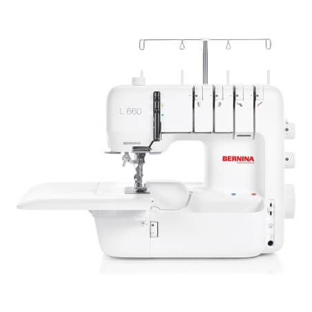 Bernina L 660 de face avec sa table rallonge fournie