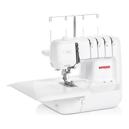 Bernina L 660 avec table rallonge, vue de trois quarts gauche