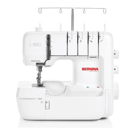 Surjeteuse Bernina L 650 vue de face sur fond blanc