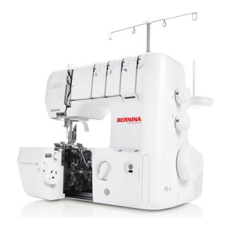 Bernina L 650 capot ouvert : boucleurs et enfileur à air