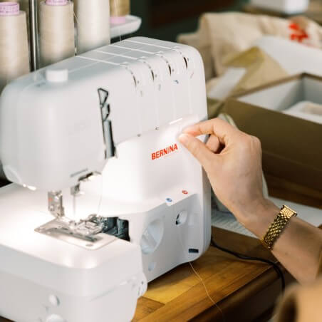 Enfilage à air en une étape de la Bernina L 650
