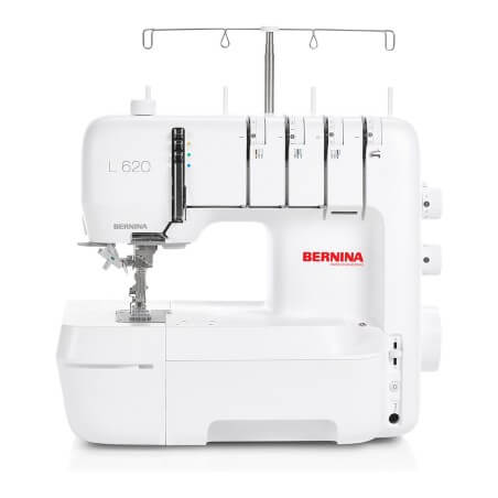 Bernina L 620 vue de face sur fond blanc