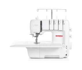 Bernina L 620 de face avec sa table rallonge fournie