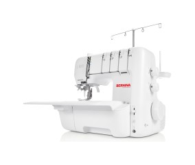 Bernina L 620 avec table rallonge, vue de trois quarts droite