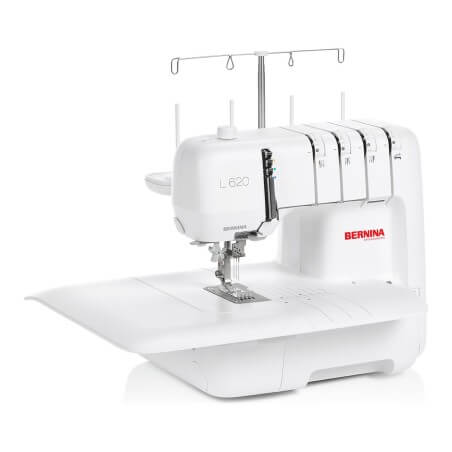 Bernina L 620 avec table rallonge, vue de trois quarts gauche