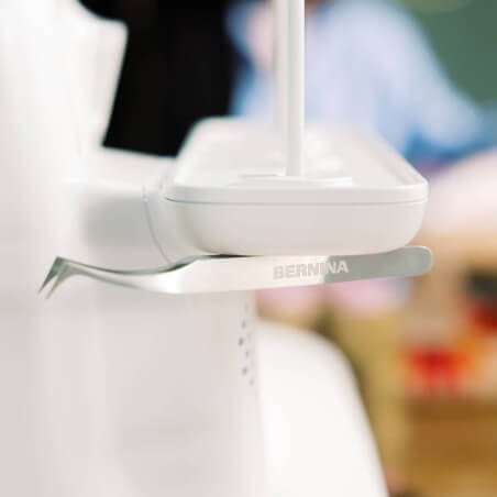 Porte-outils magnétique de la Bernina L 620 avec la pincette