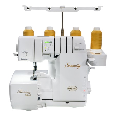 Surjeteuse Baby Lock Serenity vue de face sur fond blanc