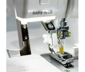Système d'aiguilles Snap-On de la Baby Lock Serenity : l'aiguille est maintenue par un aimant