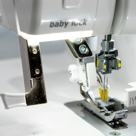 Système d'aiguilles Snap-On de la Baby Lock Serenity : l'aiguille est maintenue par un aimant