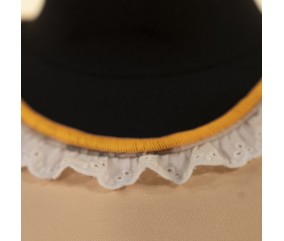 Encolure dentelle et biais cousue à la surjeteuse Baby Lock Serenity