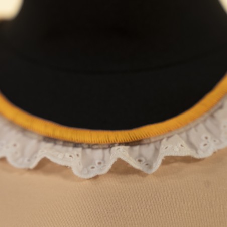 Encolure dentelle et biais cousue à la surjeteuse Baby Lock Serenity